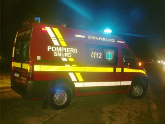 Accident rutier grav, cu o persoană încarcerată, la ieşire din Crucea